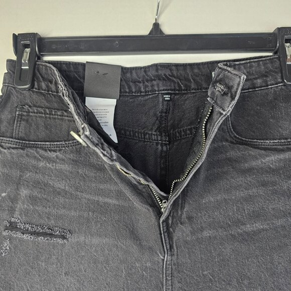 The Reeve Blank NYC Black Denim Short Women High Rise Ribcage Size 29 Distressed - Picture 3 of 10